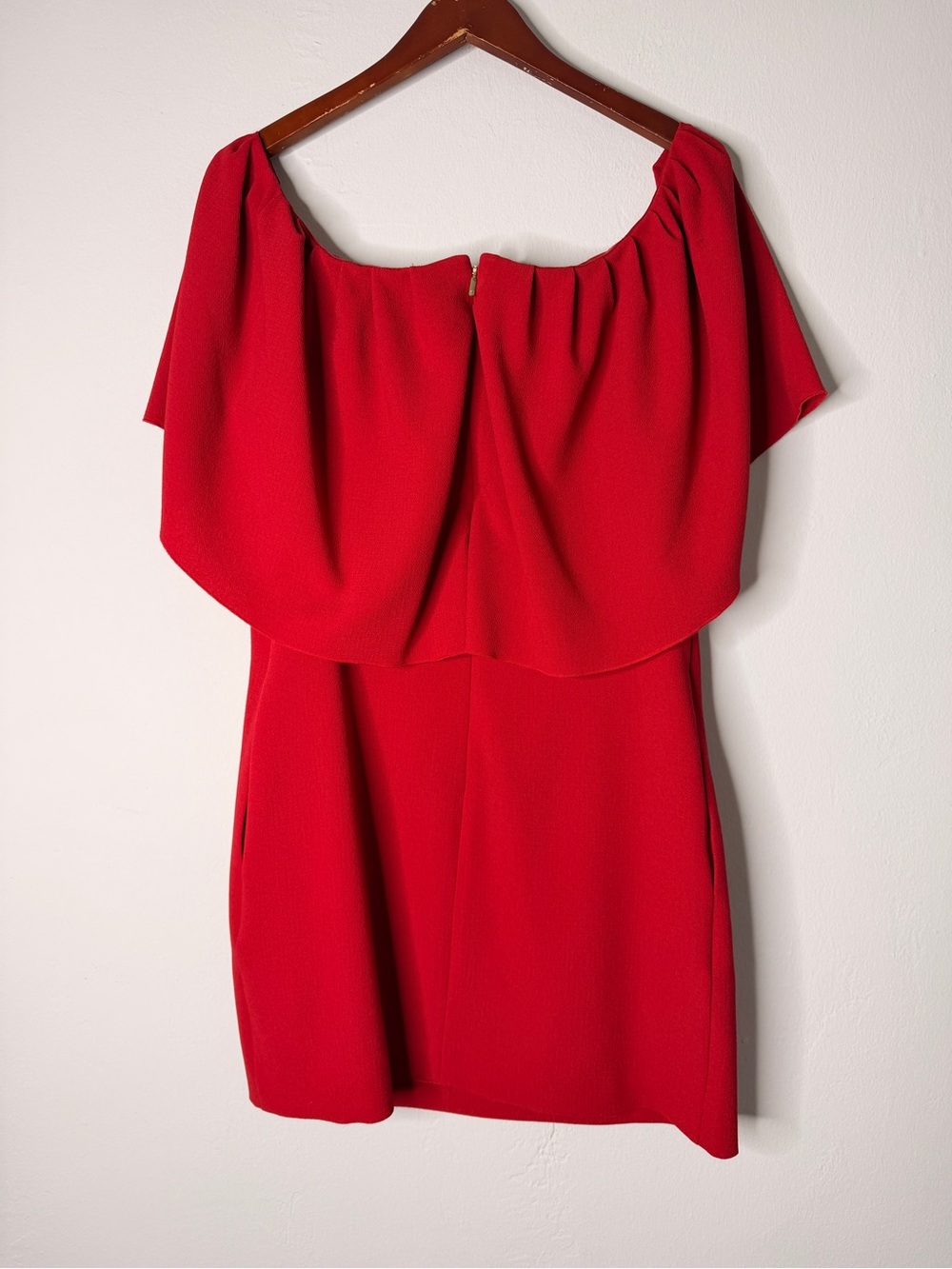 Trina Turk Zeal Off Shoulder Ruffle Mini Dress Ruby Rose Size 4 With Pockets - Picture 7 of 13
